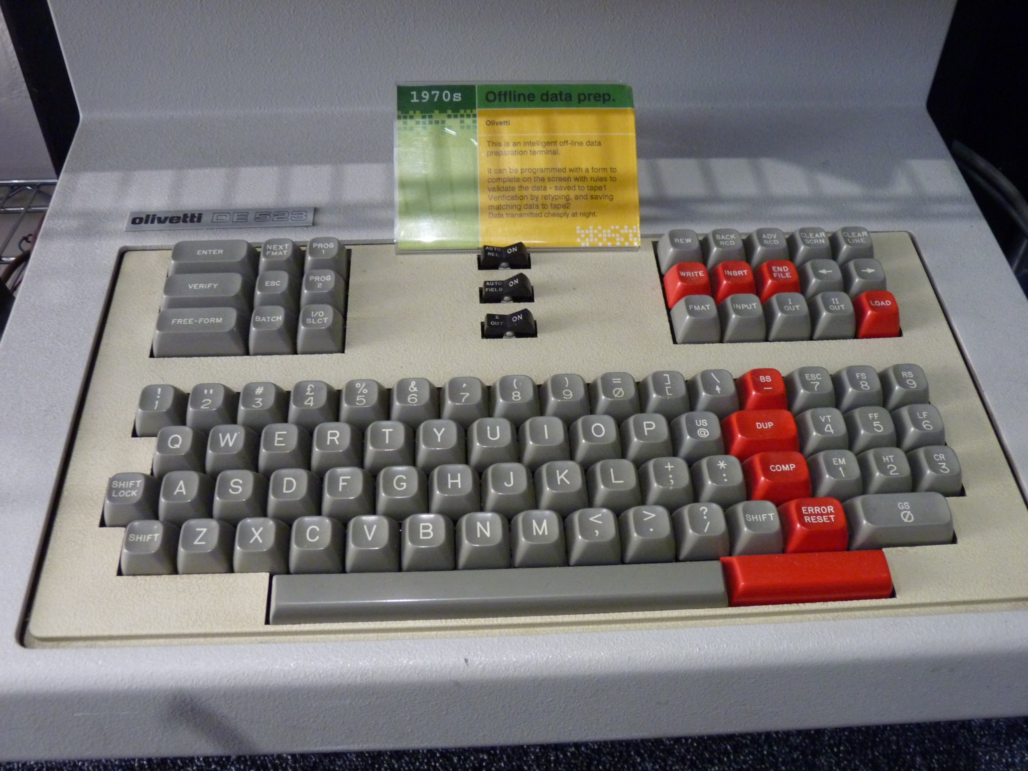 Olivetti_DE523_keyboard.jpg