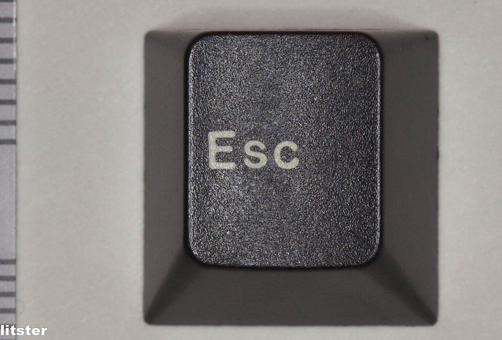 Cherry Esc Keycap - Double Shot Dolch.jpg