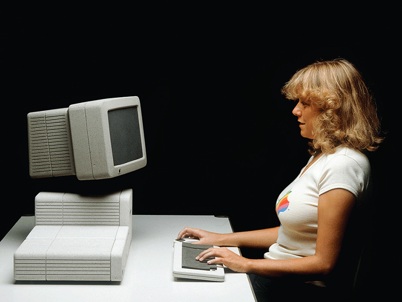 Draft for a modular Apple Lisa from Jahr 1982  |  © Hartmut Esslinger und frog team/Arnoldsche Art PublishersIndechs-AppleDesigns-neverproduced-HatrmutEsslinger-FrogDesign