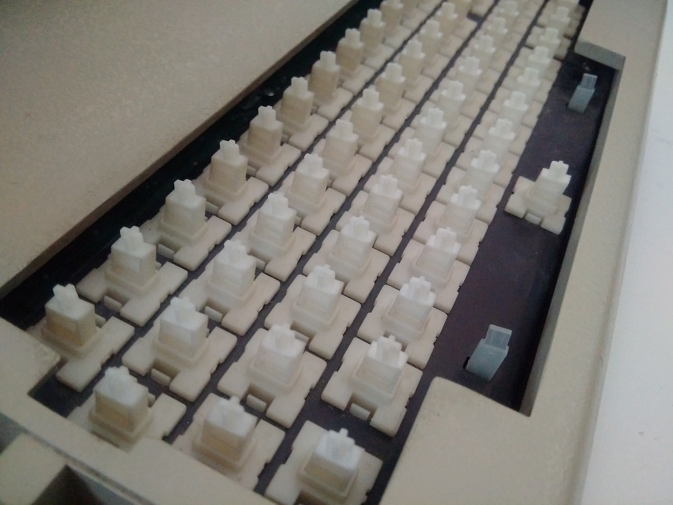 LSI ADM3A - key switches profile