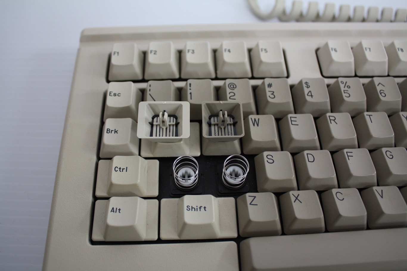 Dynalogic Hyperion  - key switches and key caps