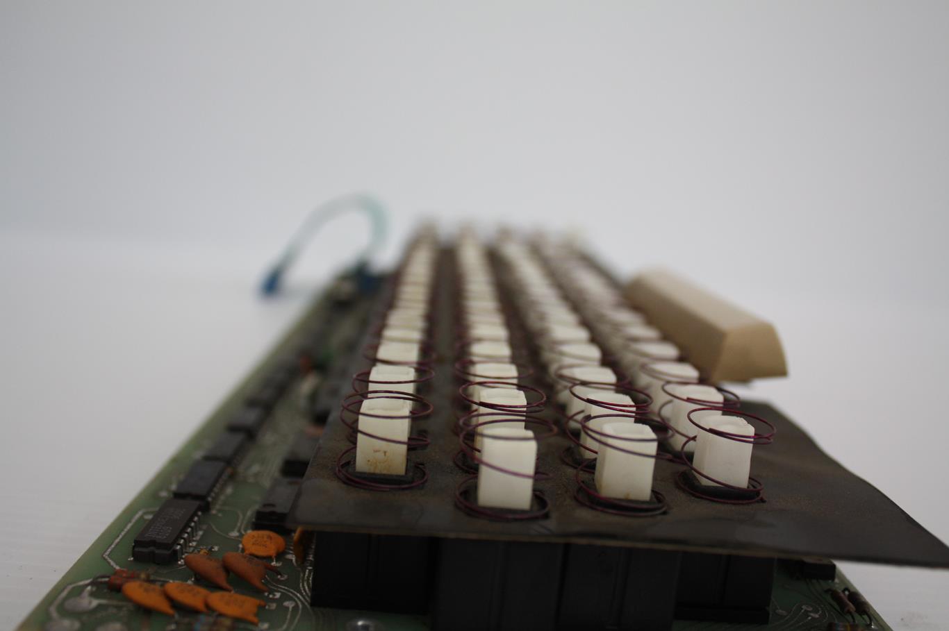 Datapoint 1500  - side view with springs