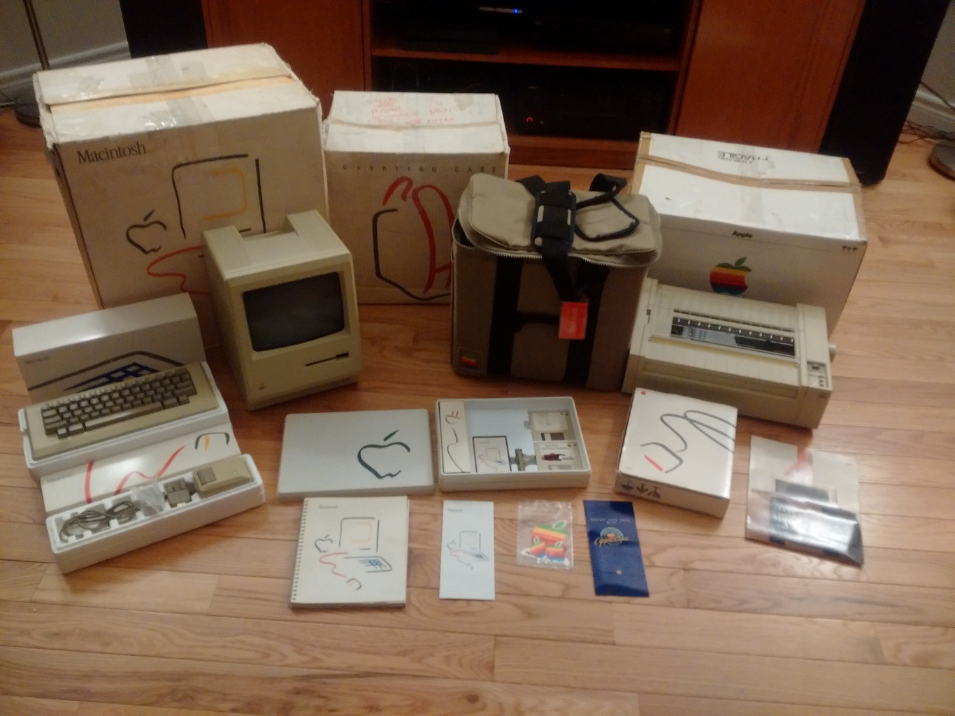 Boxed Mac 128k.jpg
