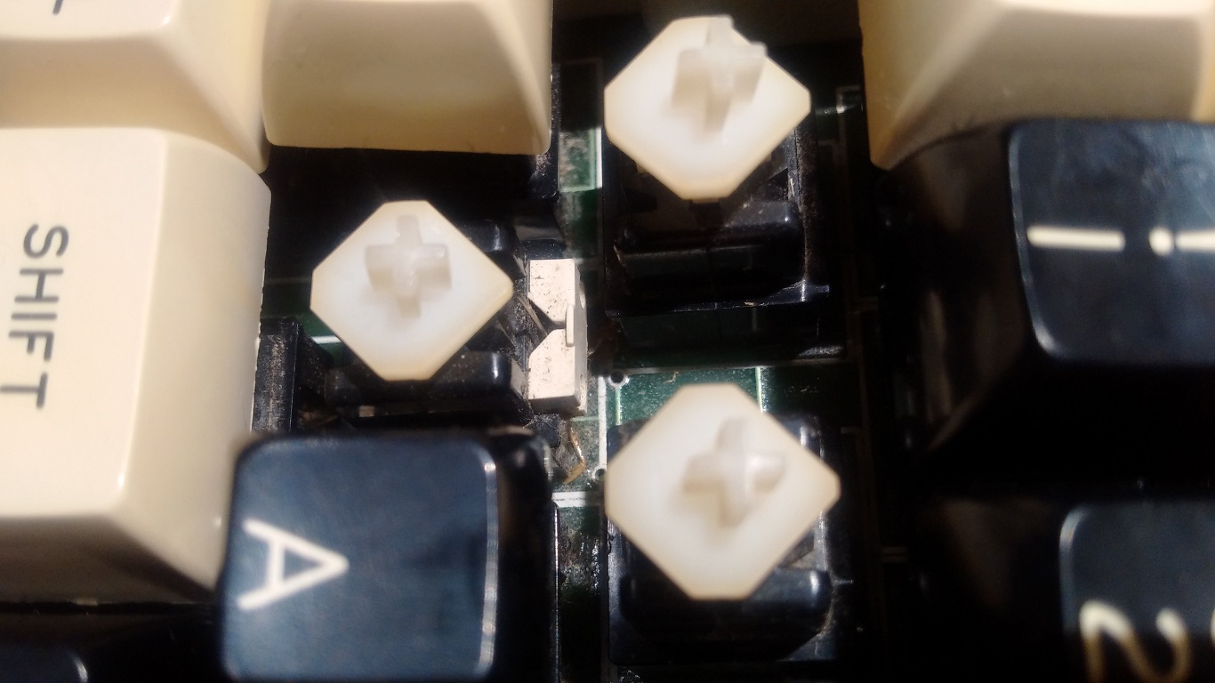 VC404 KB-4412 Keyboard - locking key locked in place