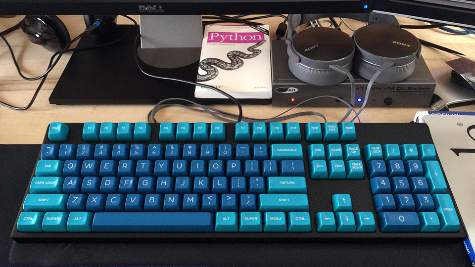 dasher_keyboard_ansi_atwork_03.jpg