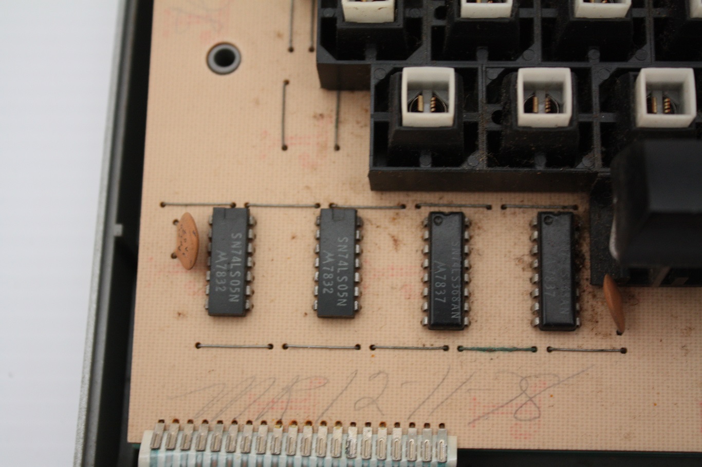 TRS-80 1 Hi-Tek - keyboard components to date it