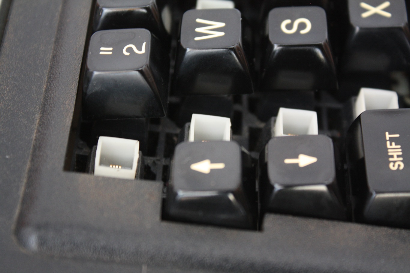 TRS-80 1 Hi-Tek - key switches and cap profile