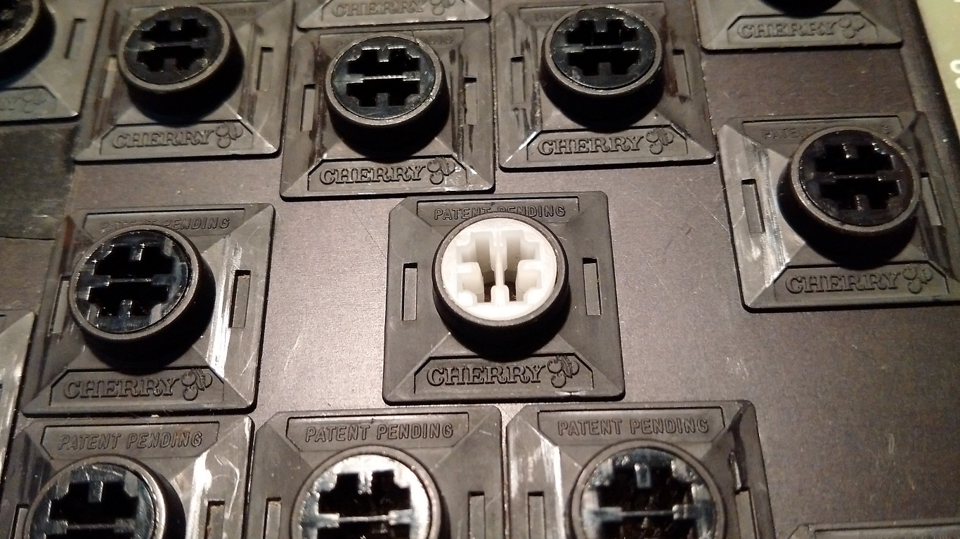 Cherry split shamrock - white Enter key