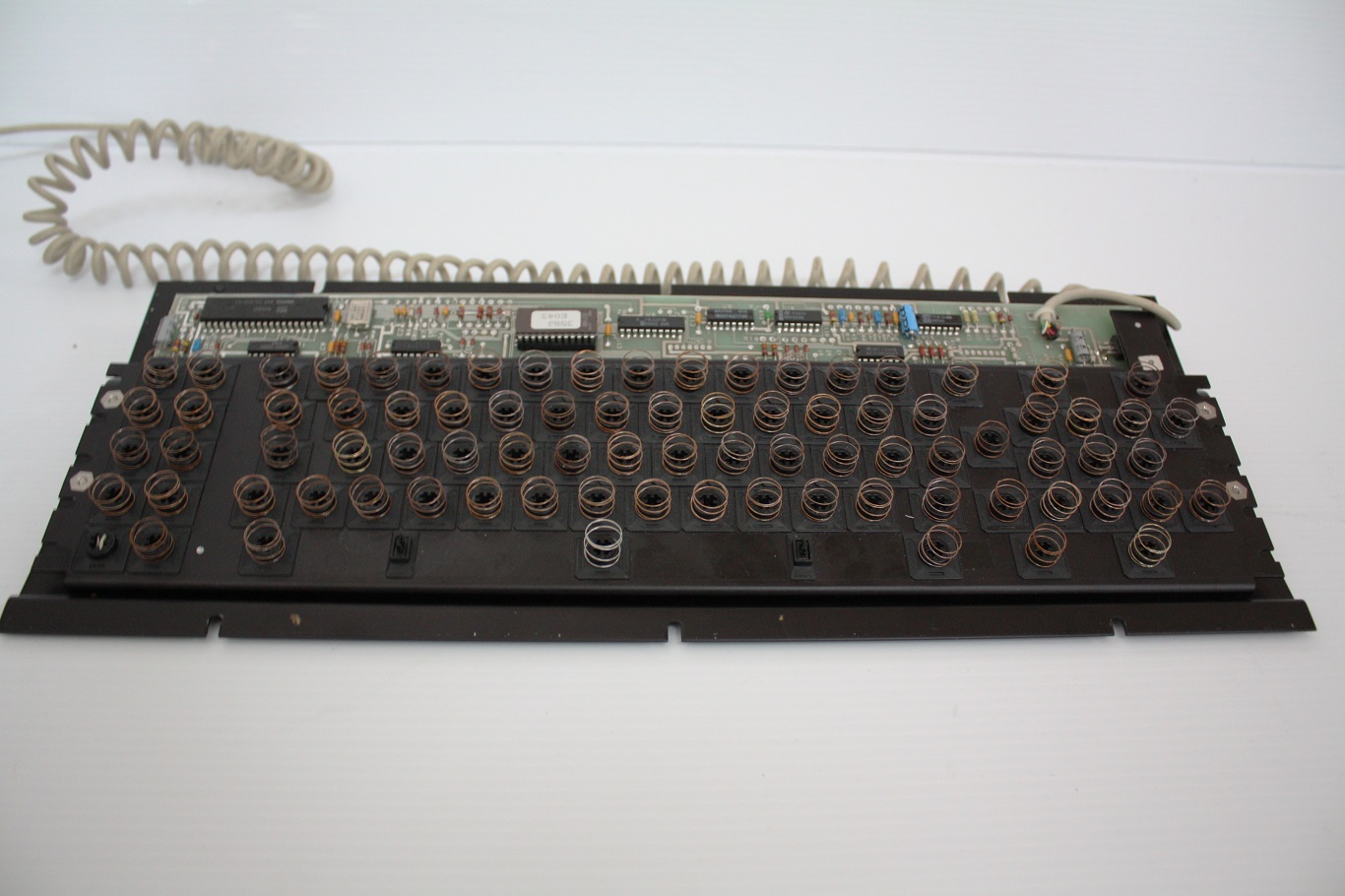 Cherry KFN3-8351 - springs in place side view