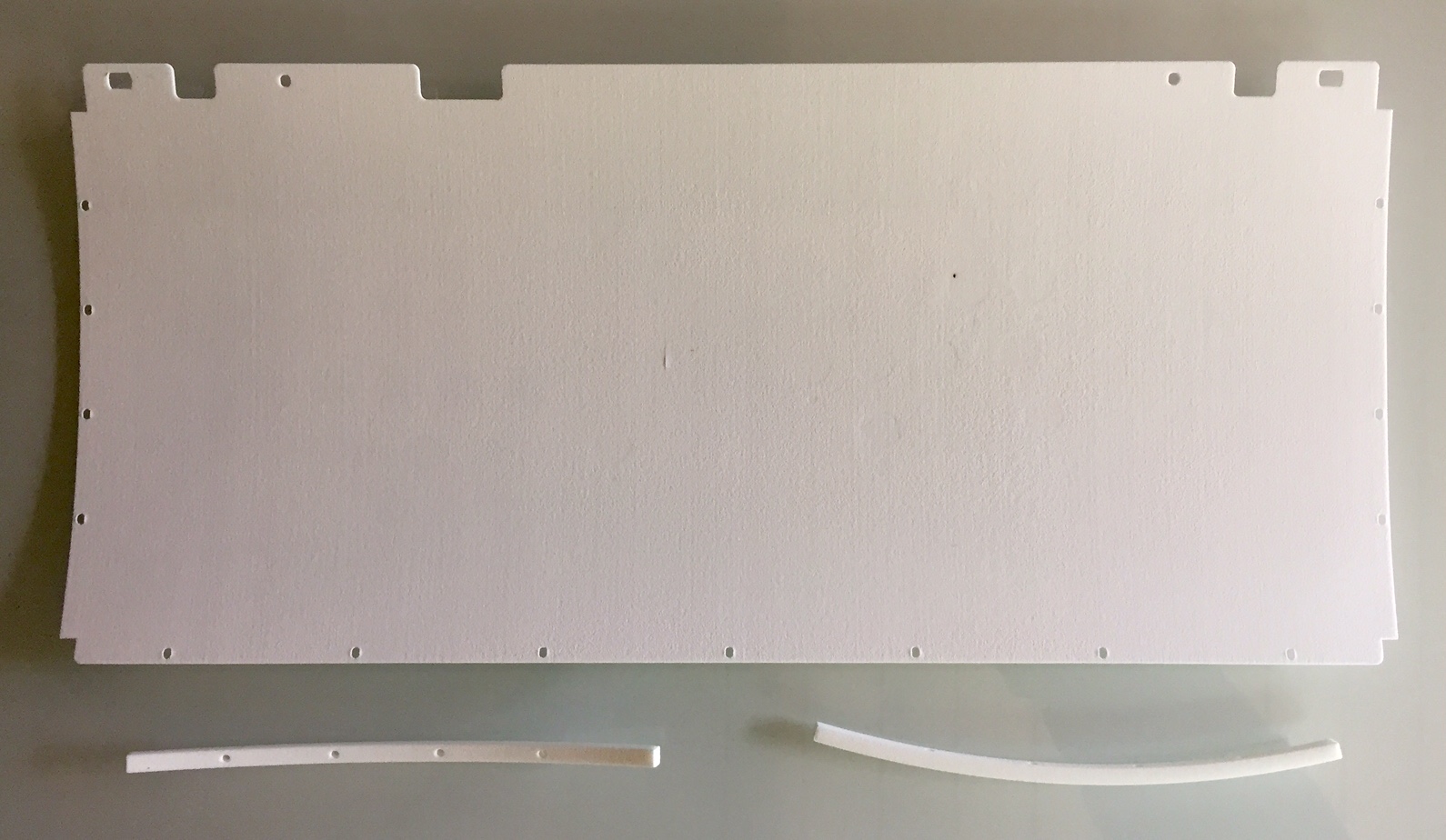 Assembly back plate with side spacers