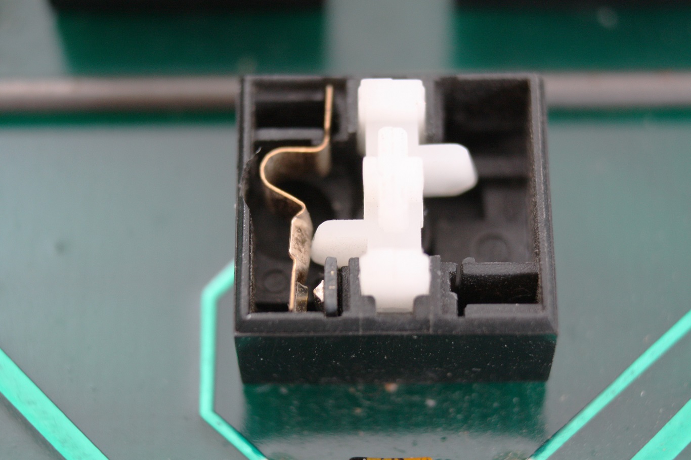 Basis 108 - white 1u key switch