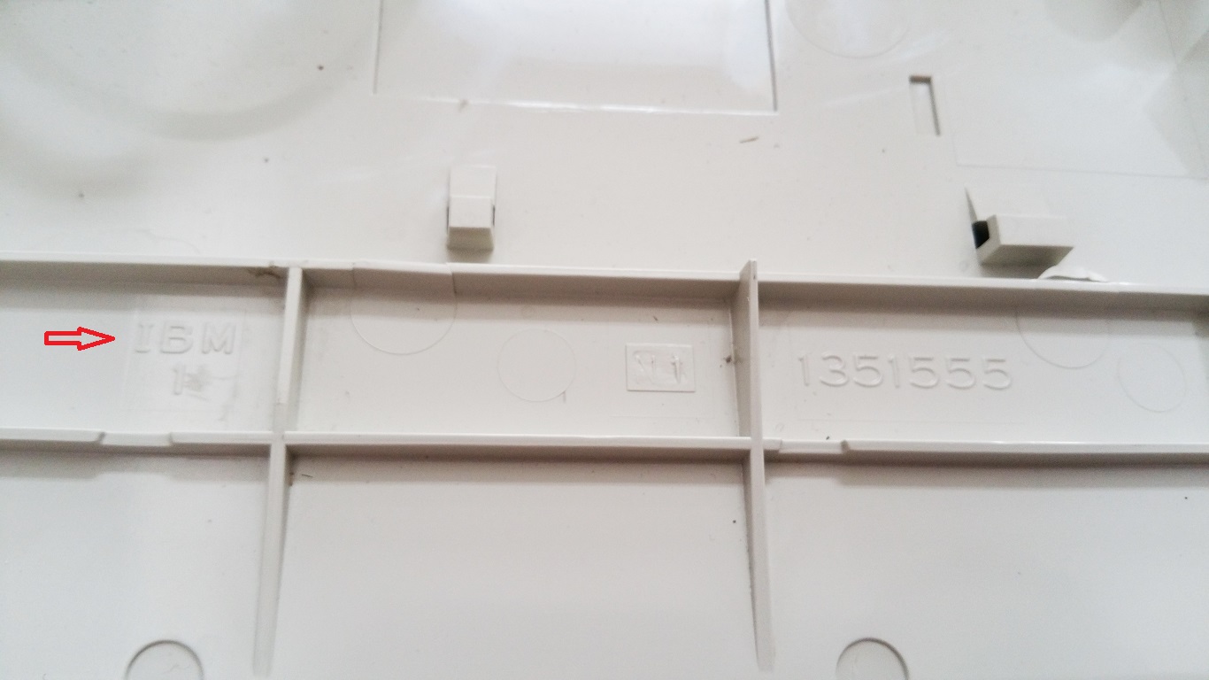 Unicomp 1392595 - bottom case mold marks
