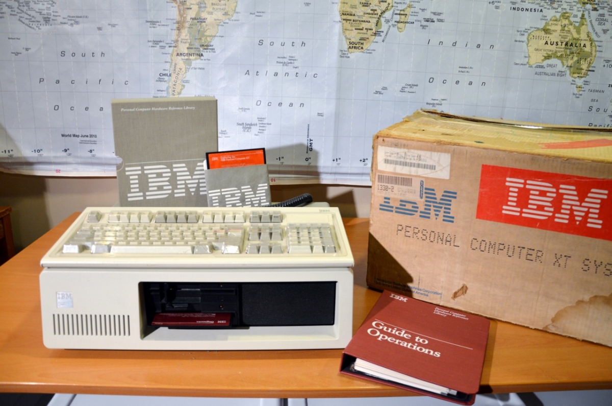 IBM Personal Computer XT and 1390120 keyboard