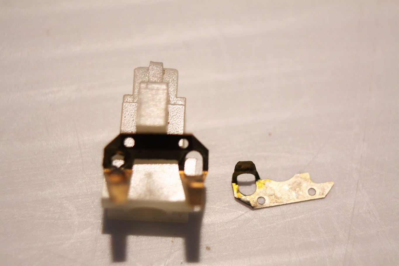 Royal TA Alphatronic PC - Futaba low profile linear metal leafs