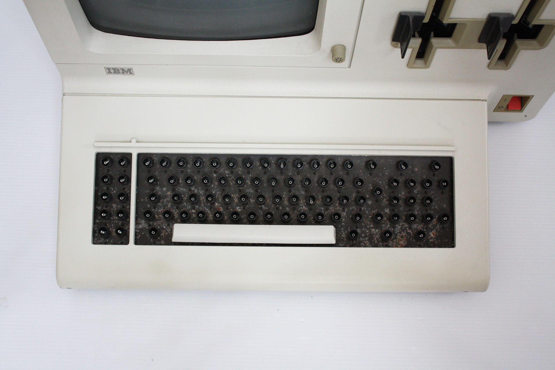 IBM 5322 - key caps removed
