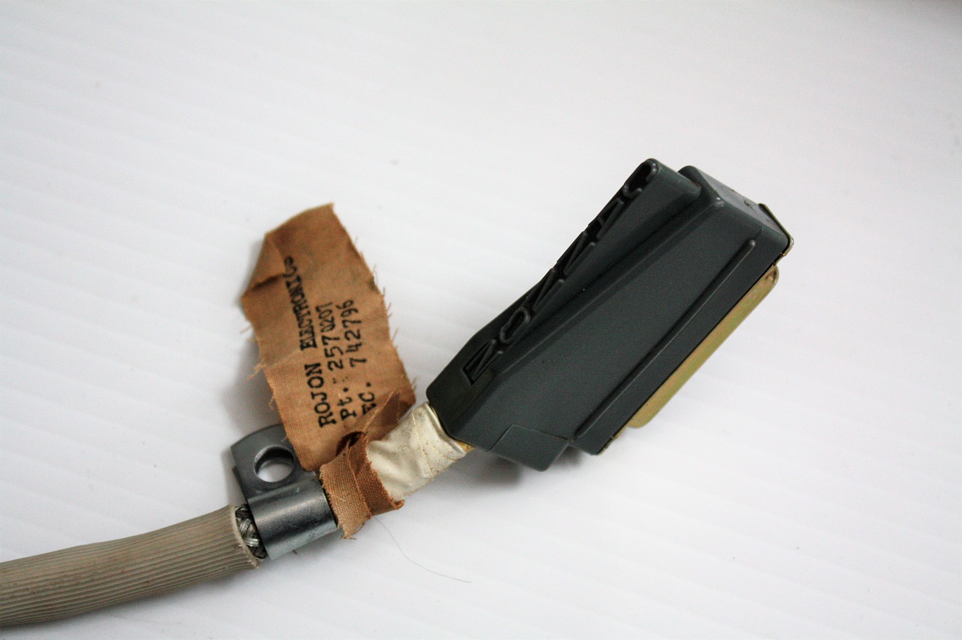 IBM 3277 keyboard - keyboard connector with markings