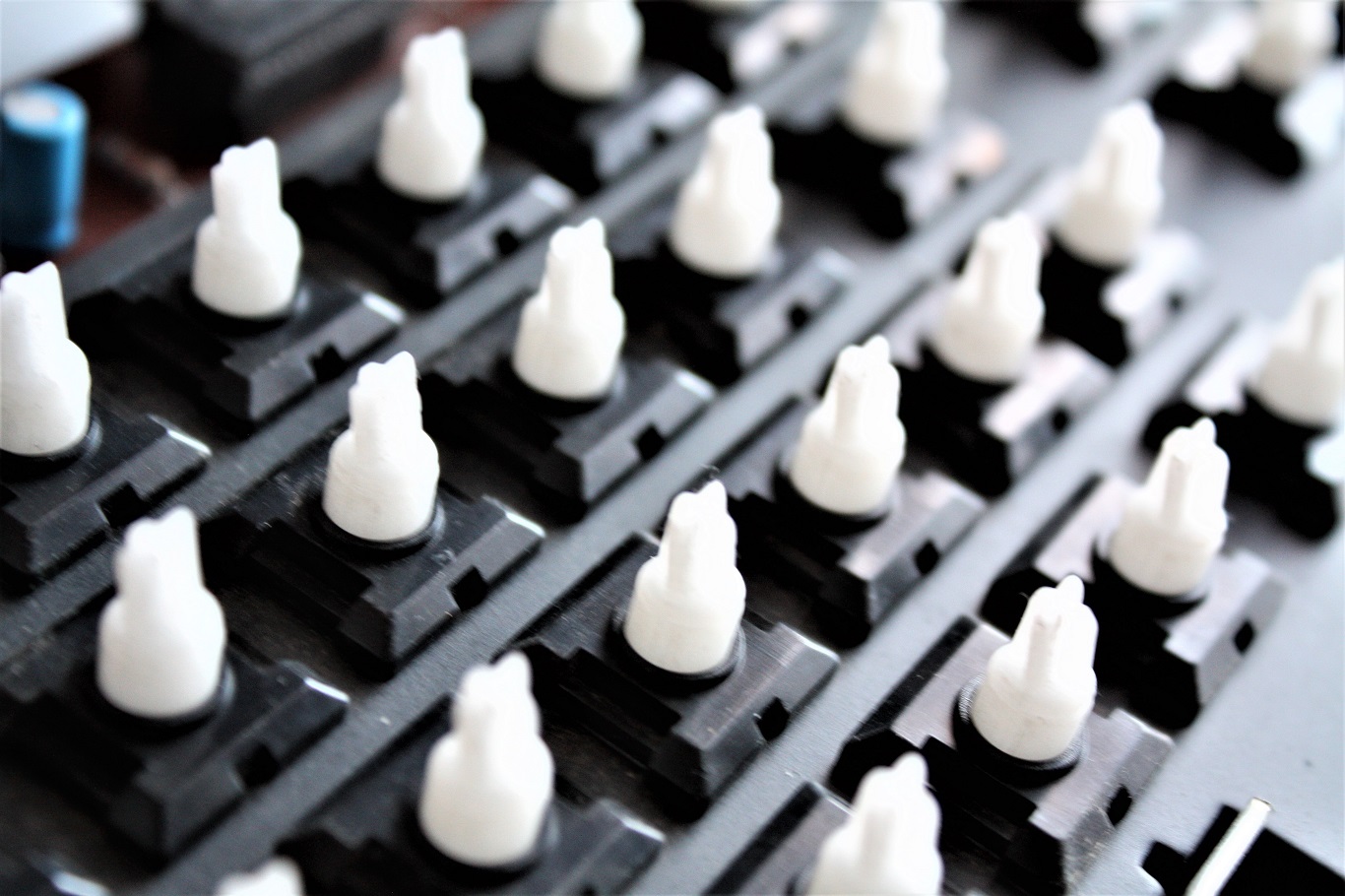 Apple IIe clone - key switches