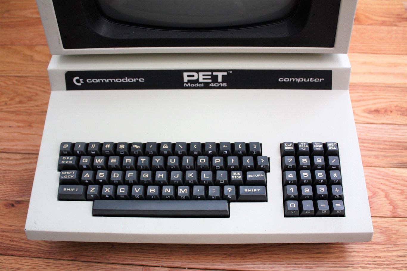 Commodore PET 4016 - computer with integrated Mitsumi keyboard
