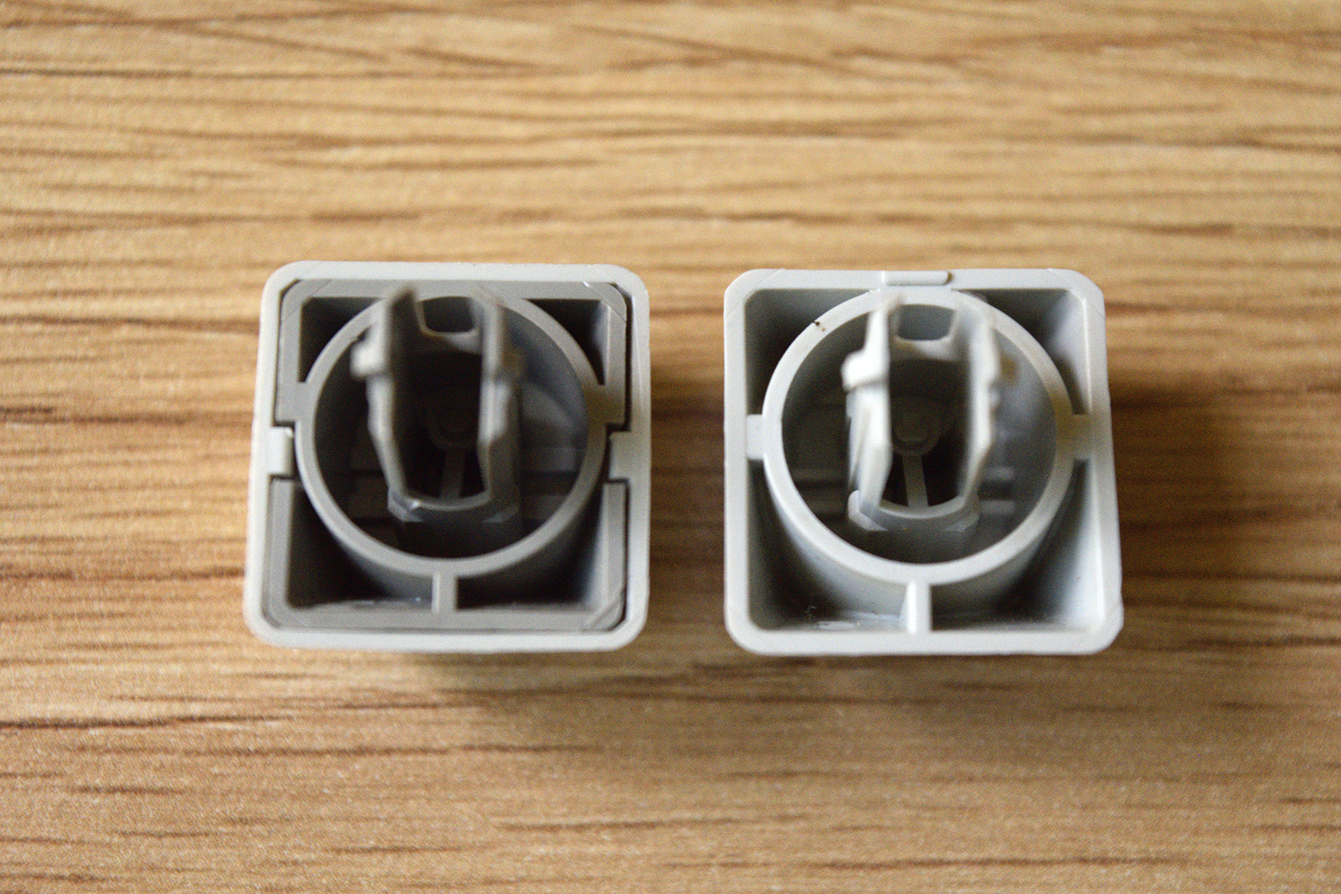 IBM 95 -- Comparison of key bottoms (Left to right): IBM Model M 1390120, IBM 95. The sprue for the 95's keycaps is underneath the cap and not on the back.