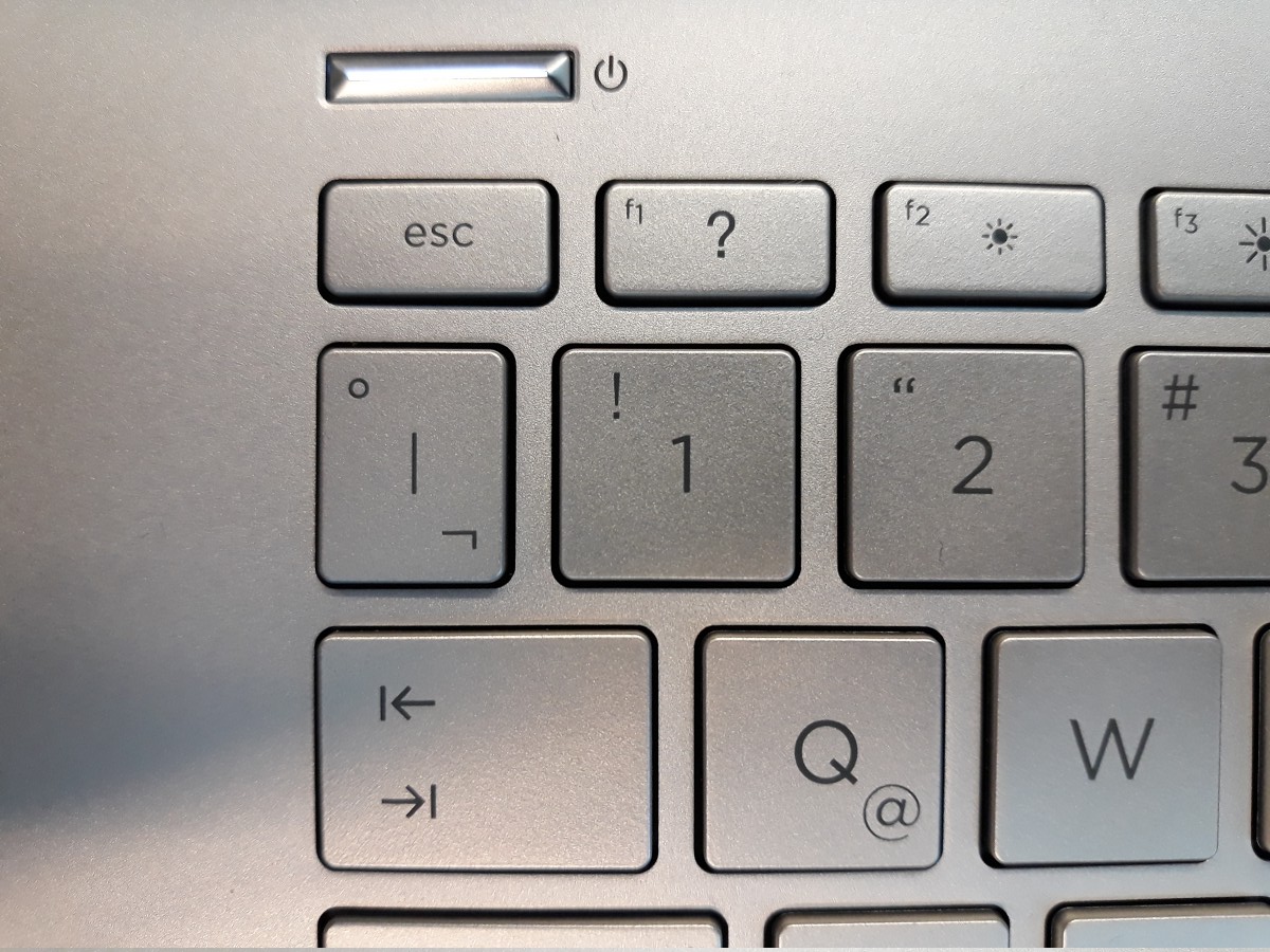 Improper quotes character and "thin pipe" key.