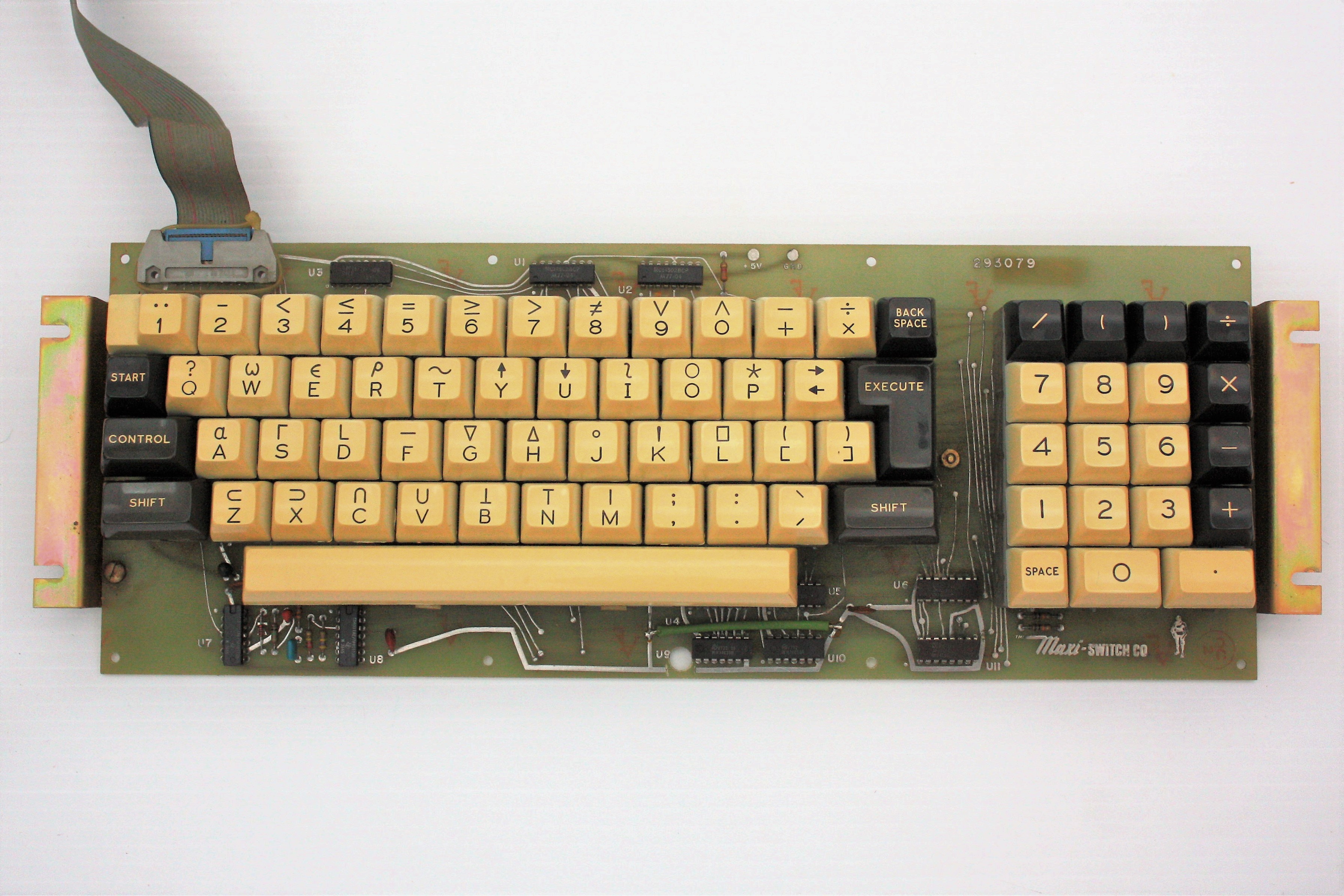 Keyboard top with caps