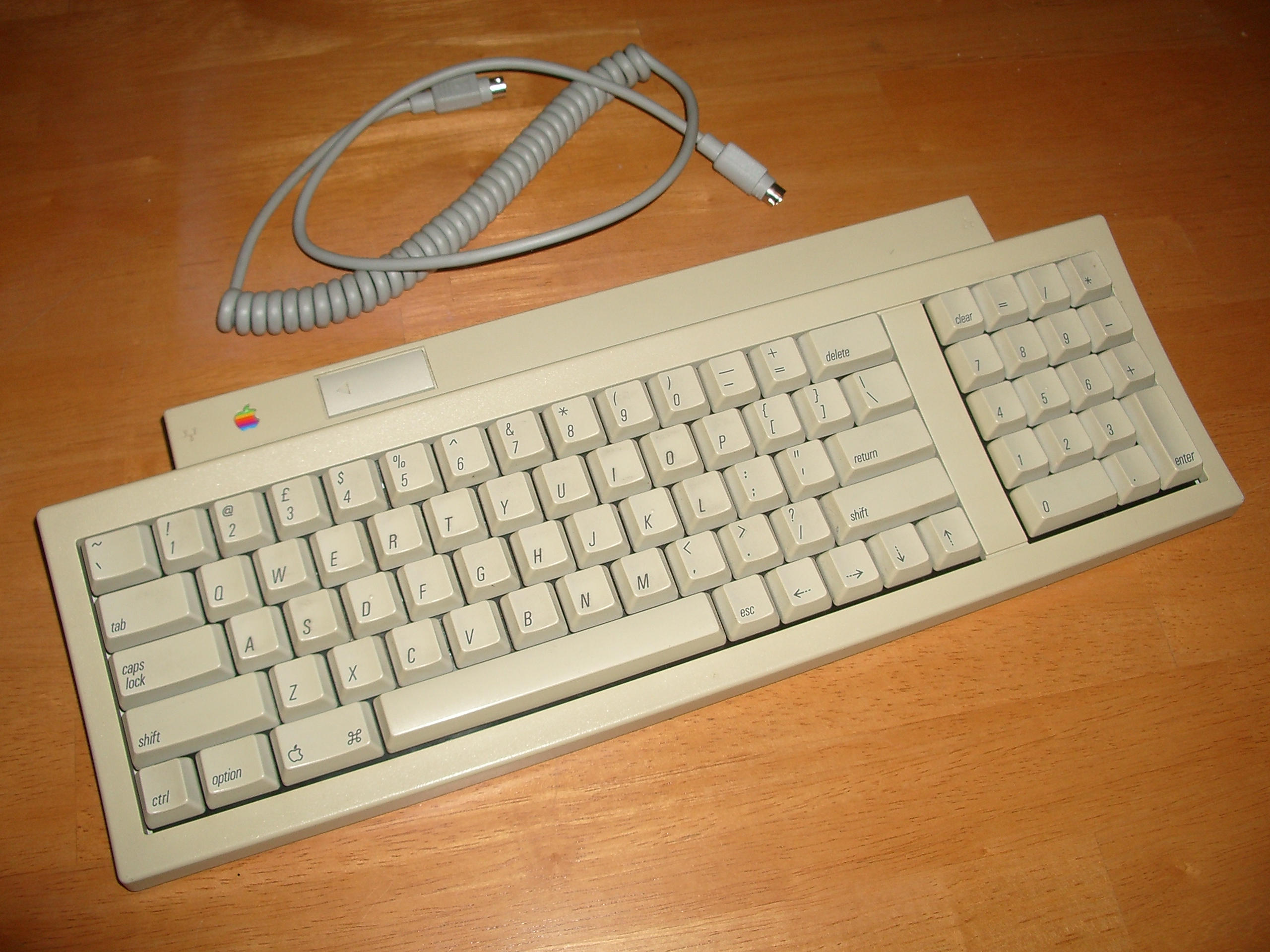 Apple_Keyboard_II_Mitsumi.jpg