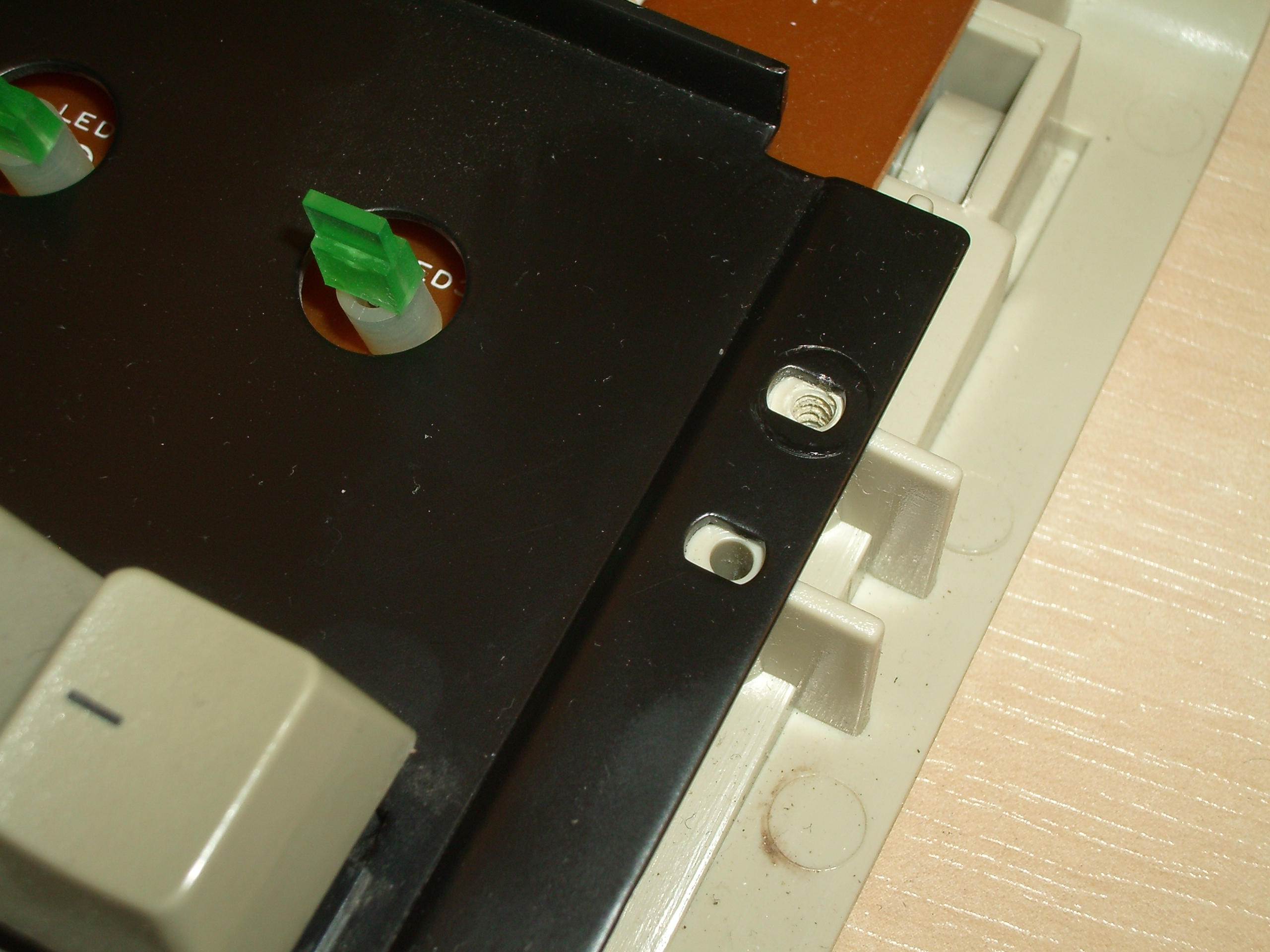 Tulip ATK 030244 -- unused plate mounting holes.jpg